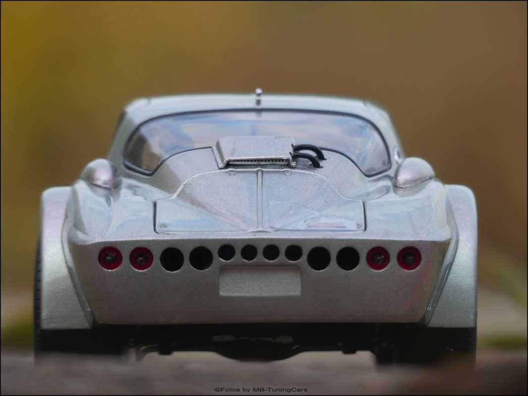 1:18 Chevrolet Corvette Stingray Coupe Standox Imola Ice by Exoto